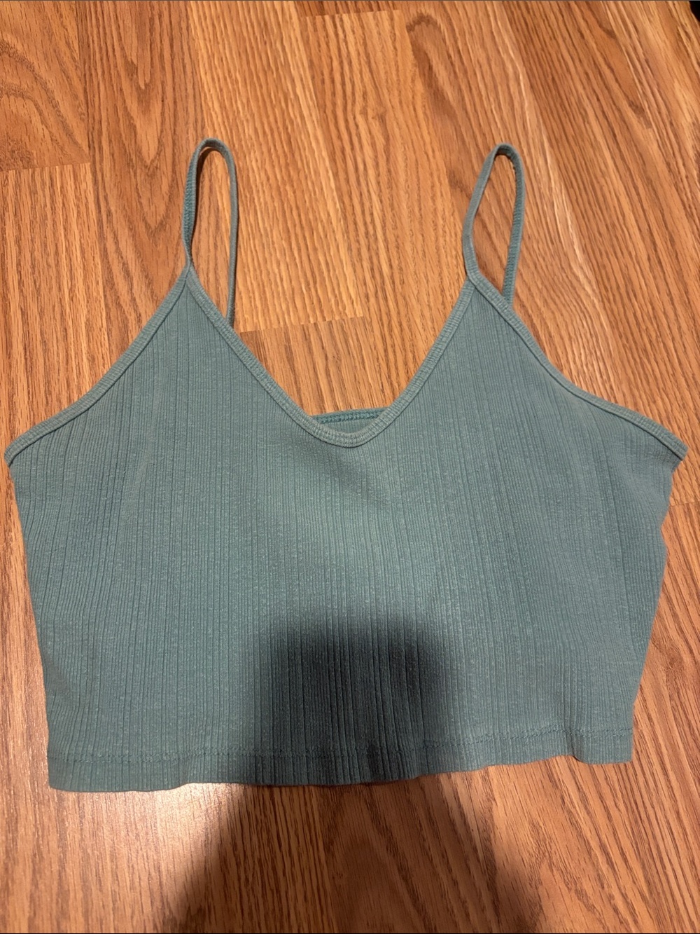 Size Medium Aeropostale Ribbed V-Neck Crop Cami in Sage Green